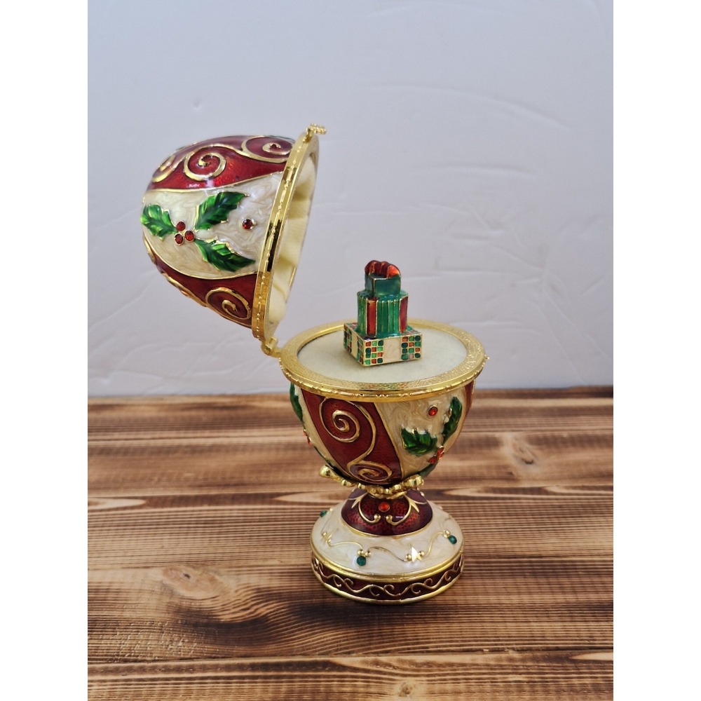Ornate Decorated Christmas Egg Music Box "We Wish You a‎ Merry Christmas" Family